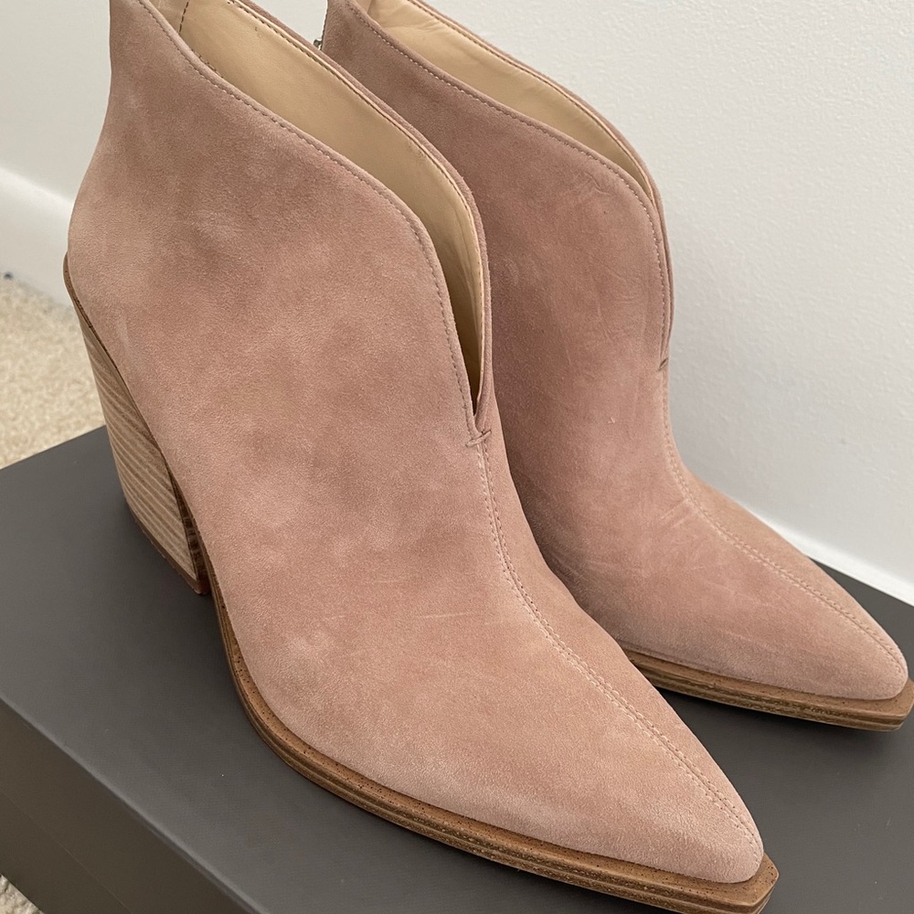 Vince Camuto Ginsel Taupe Bootie 9M